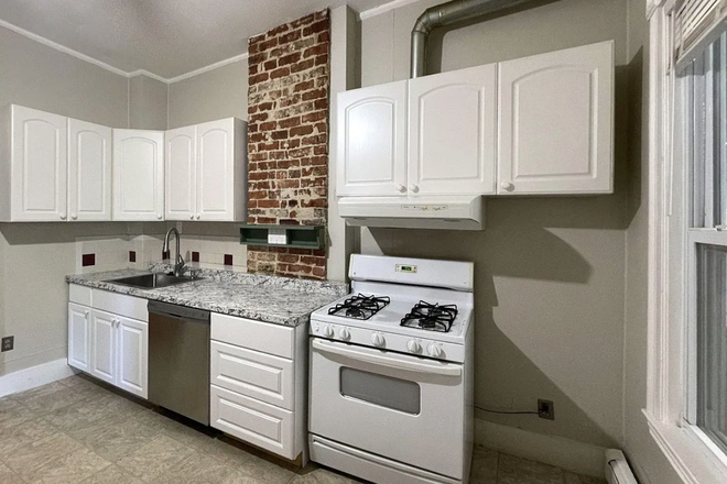 kitchen - Wonderful 2 Bed / 1 Bath with private deck! Available 9/1/26!! Apartments