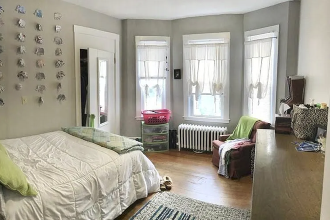 Bedroom - Large apartment, close to campus