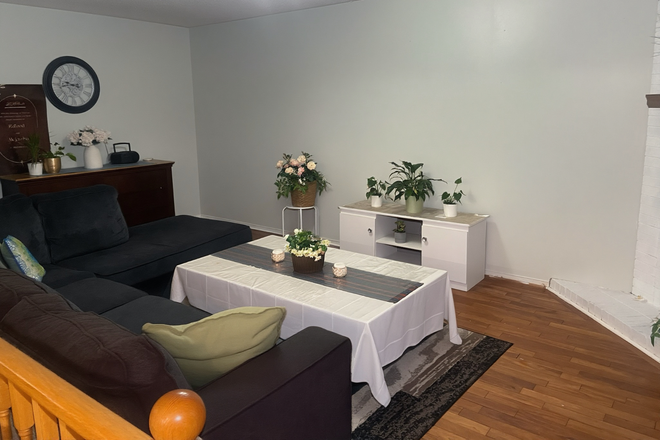 Livingroom - Budget-Friendly Student Unit – Upper Unit Near UTSC Duplex