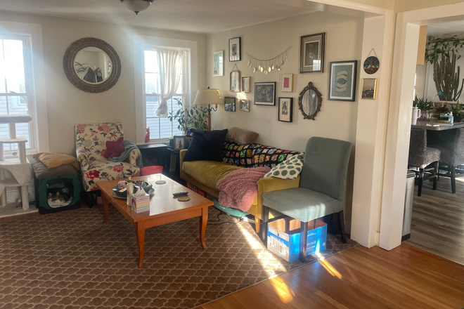 living room - Furnished Month to Month in Greenfield