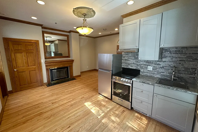 Living Space - Newly Renovated Studio Near NEU & Berklee! Apartments