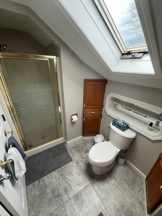 Upstairs bathroom shared with 2 others. - Hadley Bodega Townhome