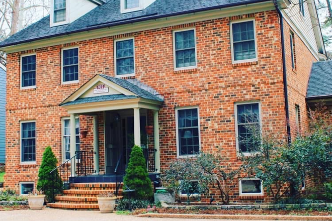 Home on Jamestown Road - Williamsburg Sampler Bed & Breakfast
