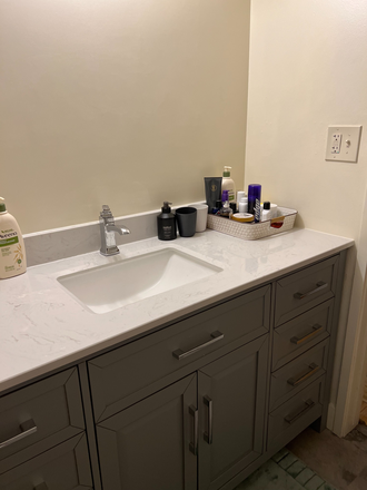 Bathroom - now has a big mirror. - Fully furnished 2 bed, 1 bath condo walking distance to the U.