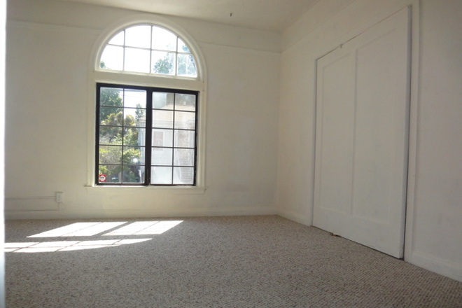 main room corner unit with large bayview window - "CORNER" LARGE REMODELD STUDIO , SAFE & QUIET Apartments