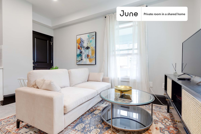 Photo - Private bedroom in 4 bed/1.5 bath Home