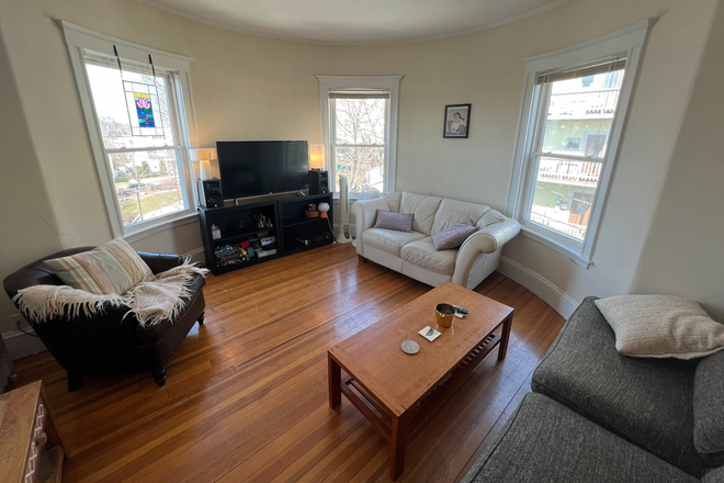 living room - **NO BROKERS FEE!!* Bright&Sunny 4 Bed / 1 Bath w/ LAUNDRY IN UNIT!! Avail. 9/1/26!!