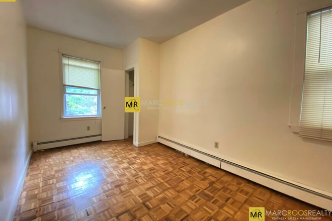 x - Tremont St 3 Bed Mission Hill Apartments