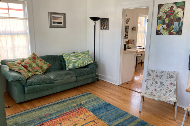 Living Room - Looking for a place to stay in Burlington for Summer 2026?