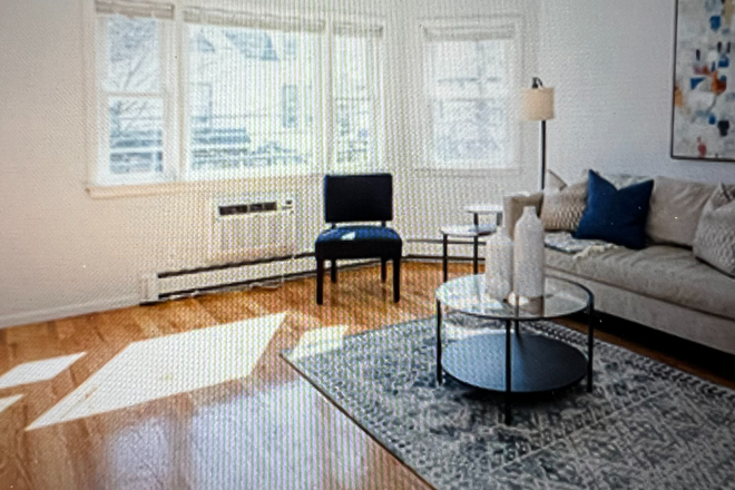 . - Newly Renovated huge 4 Bed / 2 Bath Duplex Apartments