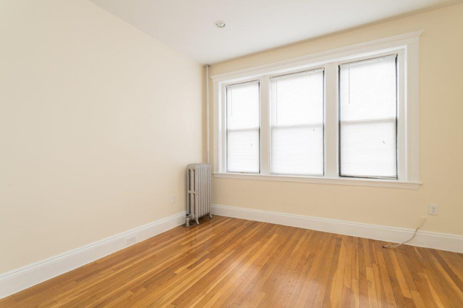 Hub Realty - Brighton Center, beautiful 1 bedroom with new kitchen and bath Apartments