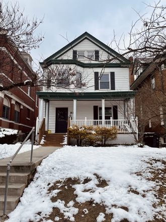Front of duplex - Spacious 4bed/2bath duplex walking distance to Ludlow Street, UC Campus, and Good Samaritan Hospital Duplex