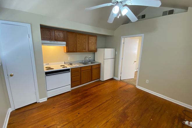 BEAUTIFUL FLOORS - 1115 Burdette Street - THIS ONE WON'T LAST! Apartments