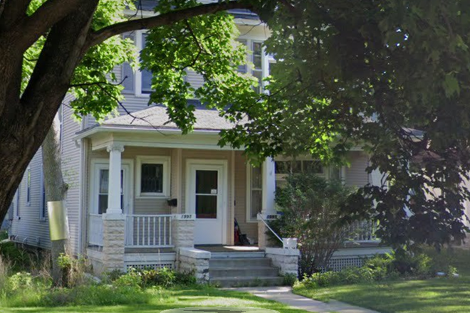 Outside of House - Room for rent with 3 other girls, Available August, 2025