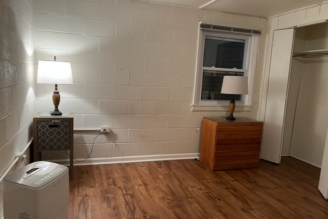 bedroom 1 - 2bd, 1Ba, apt, Furnished, except bed, Walk to campus, Grads preferred, in private home