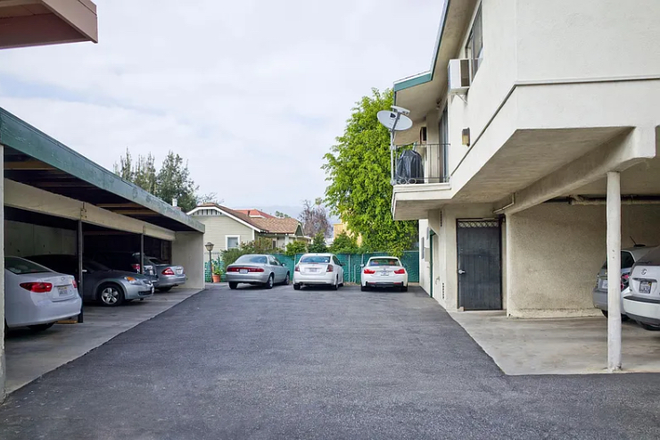 Parking space - Apartment near South Campus