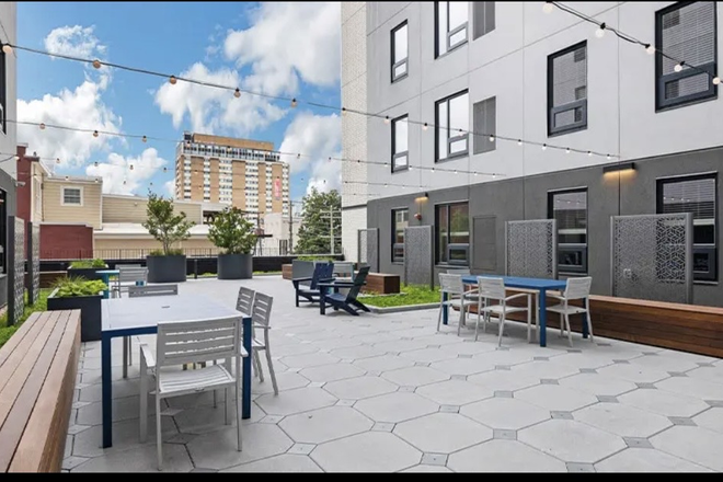 Outside patio/ hangout area - Parcview At Commonwealth Apartments: 5 min walk from VCU