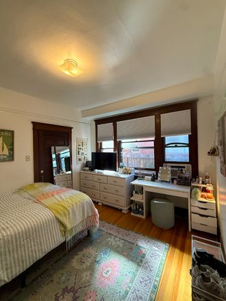 bedroom, large windows - *BEDROOM SPRING 2027 SUBLET* House