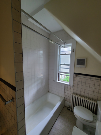 bathroom - 1-bedroom Porter Sq $2450, offstreet parking, 2 minutes to redline Apartments
