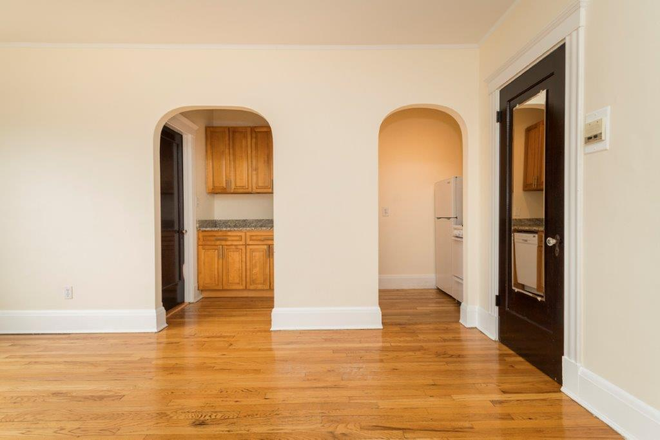 1 - Top-Floor Studio w/ Heat & Hot Water Included + 1 Month Free and NO BROKER FEE!