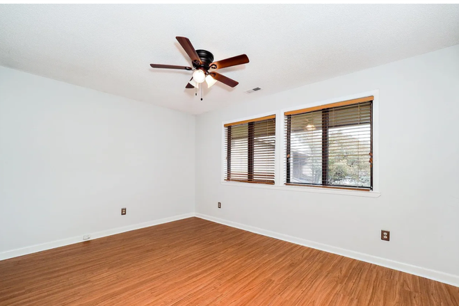 bedroom - The Oaks House, close to campus