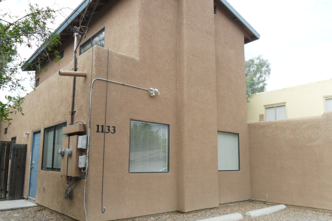 Parking for 5 cars - $670/bedroom  - 2 story home only blocks from UofA!!