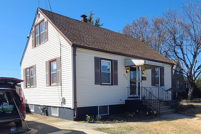 Front of House - 1BR suite in home-Pine St-Burlington