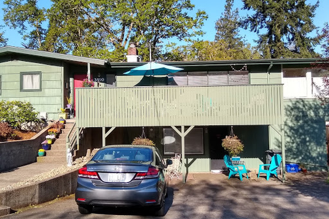 Outside street view - CHARMING FULLY-FURNISHED ONE-BEDROOM APT. WITH PRIVATE ENTRANCE IN SOUTH EUGENE