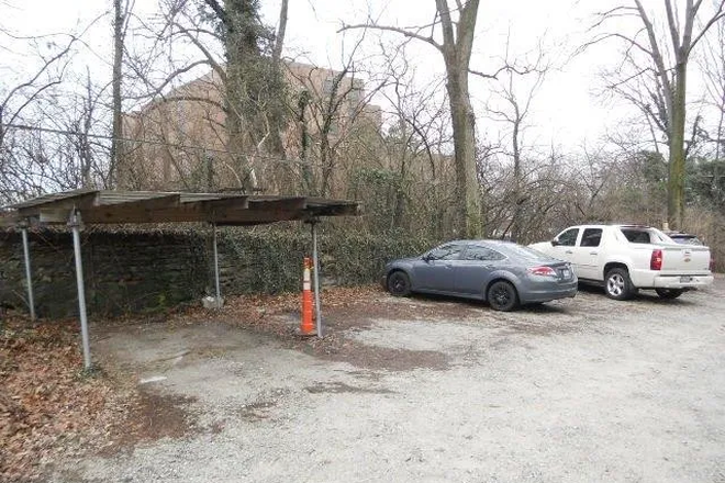 parking - House close to campus Sublease