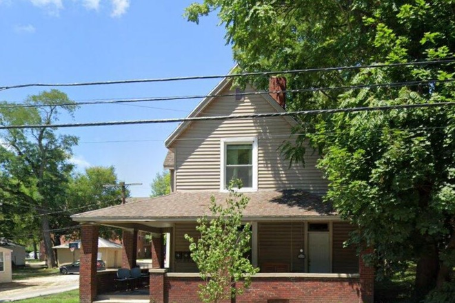 Exterior - 461 Vine St. (Available for Fall Semester Lease!)