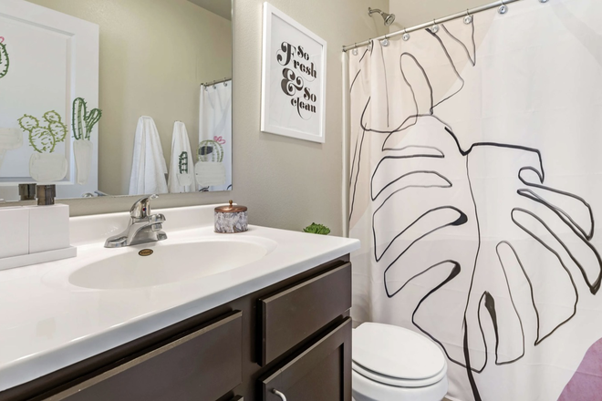Bathroom - Cottages on Lindberg Apartments