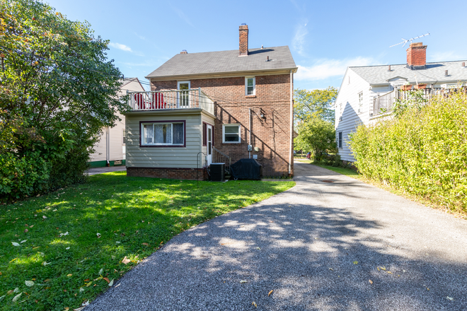 Rear - Convenient and Quiet House