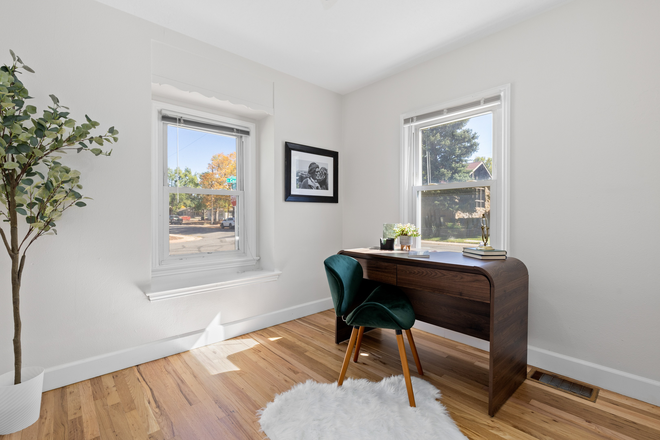 small bedroom with twin bed - Fully Furnished House, Walking distance to DU, Available August 1st, for the 2026/27 academic year