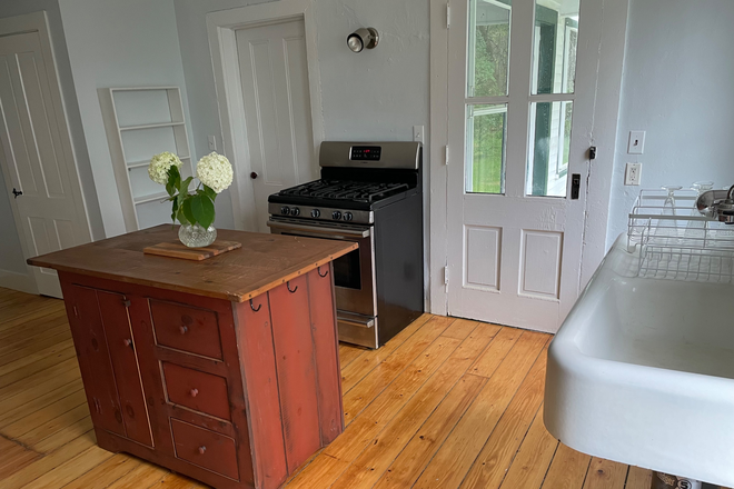 Kitchen - Woodstock Village House Rental