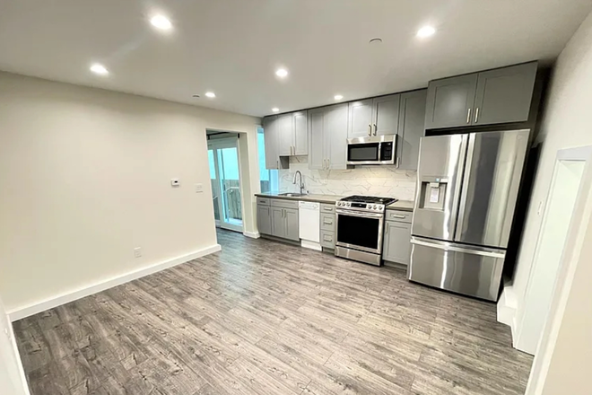 Kitchen/living room - 3 bedroom 2 bath in outer Richmond Apartments
