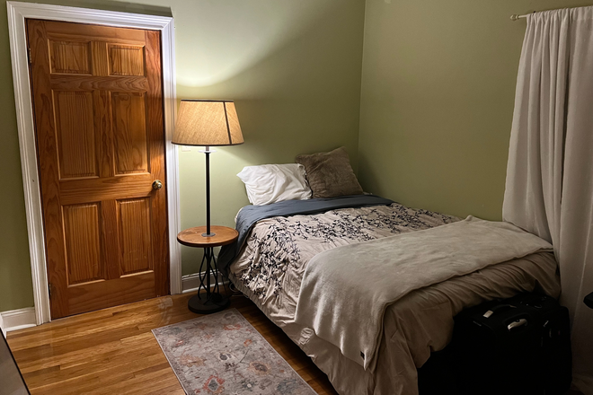 Bedroom 2 - 2 beds in 3 bed/ 2 bath apartment available MAY-AUGUST 2026, 5min walk from campus