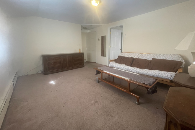 Living room - Large 2 bedroom second floor House