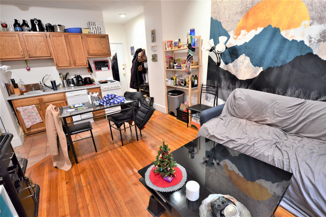 Living Room - 1 Bed 1 Bath on Symphony Rd - Available 9/1/26 Apartments