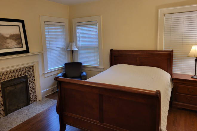 Room View 2 - Private furnished studio (1 BR/1BA) – Walk to Emory! (male only) House