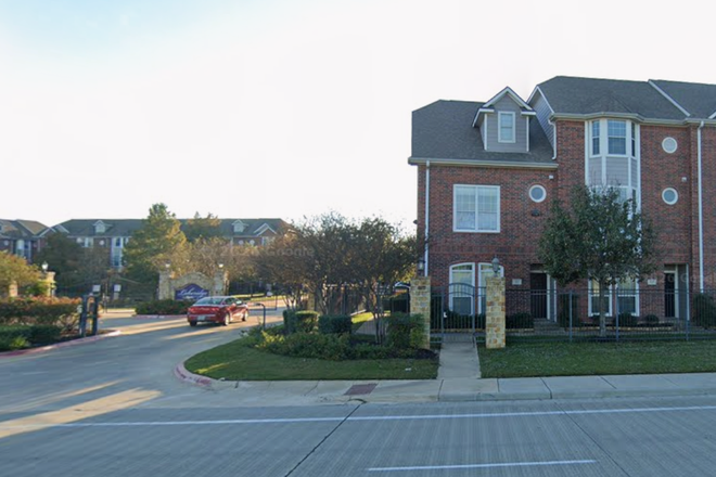 Outside street view of townhouse complex - Lakeridge Townhomes, Private Room and Bathroom