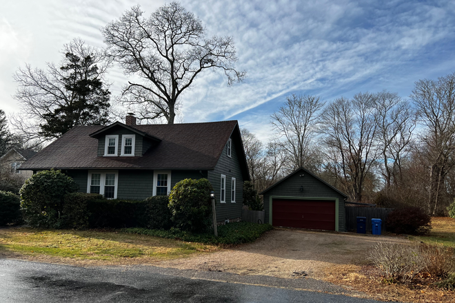 Outside Street View - 1 Bedroom For Rent. Close to campus! House