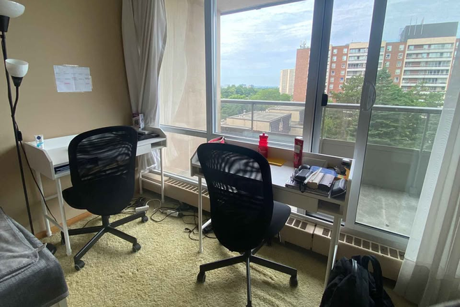 Bedroom - 8 Minutes walk to York University - Larger 'Centre Layout' 1300 Sq.Ft. - Females Only