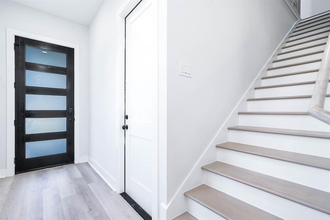 Entry/foyer - 3BR Home w/ Furnished Room