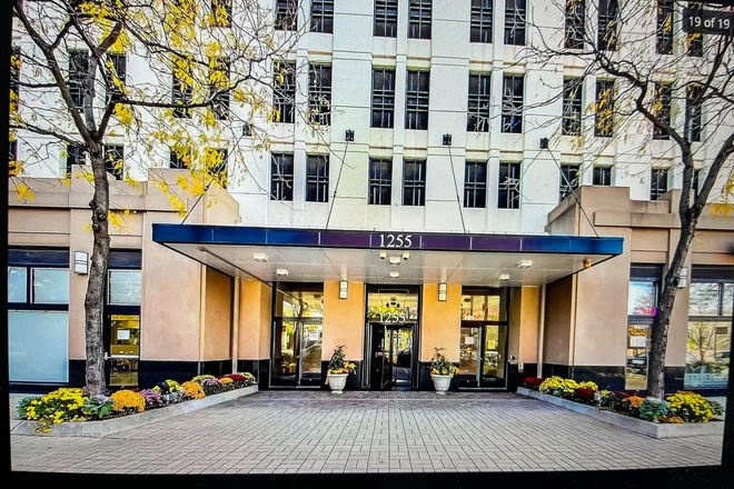 Front of exterior from State Street - Vision on State - Roosevelt and State
