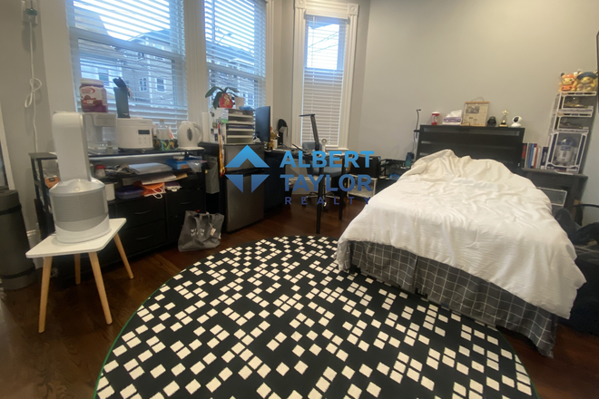 Bedroom - BEAUTIFULLY RENOVATED 10Bedroom Home! Steps from BU Campus!