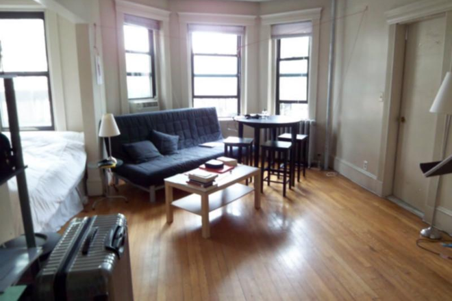 Studio - 121 Saint Stephen - Available for 9/01 - Huge Bright Impeccable Studio on St Stephens Apartments