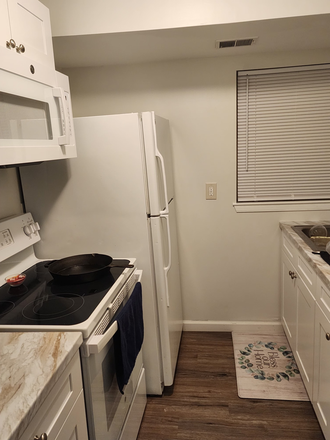 Kitchen - Need a beautiful place to stay near Campus? Let's talk about your next move. House