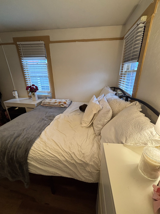 Bedroom - CHEAP 1 BEDROOM SUBLEASE BEST LOCATION ON THE HILL House
