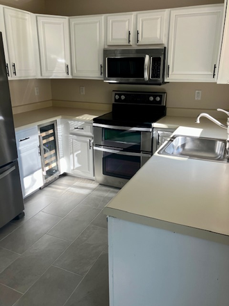 Kitchen - Townhouse for rent