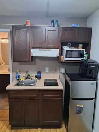 Kitchen - Studio west Apartments